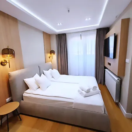 Rooftop Experience, Modern Luxury & Views Apartment *