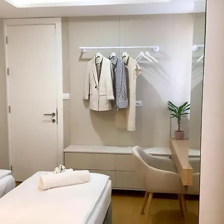 Rooftop Experience, Modern Luxury & Views *