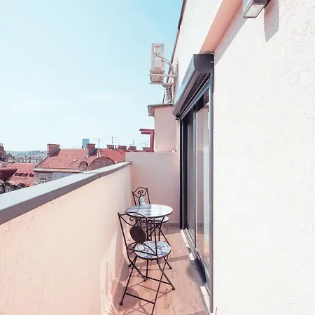 Apartment Rooftop Experience, Modern Luxury & Views