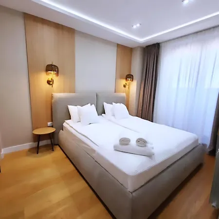 Rooftop Experience, Modern Luxury & Views Daire Belgrad