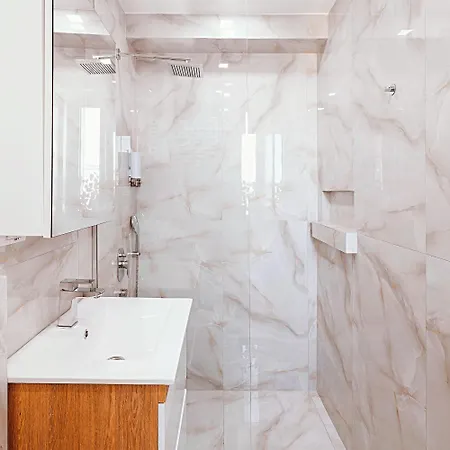 Rooftop Experience, Modern Luxury & Views Beograd