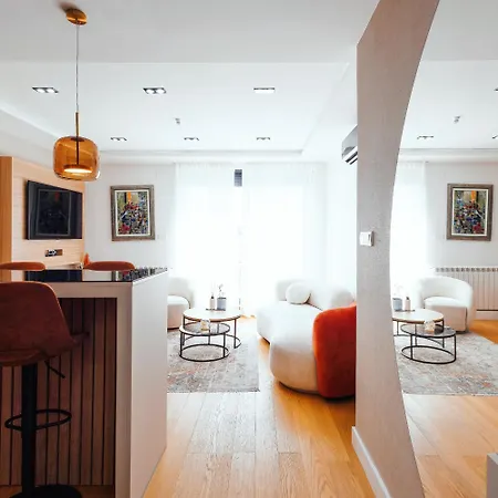 Apartment Rooftop Experience, Modern Luxury & Views