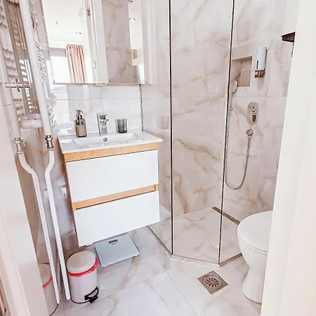 Daire Rooftop Experience, Modern Luxury & Views Belgrad